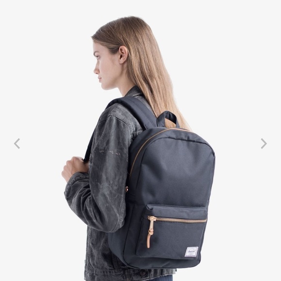 Herschel navy mid size backpack - Picture 4 of 4